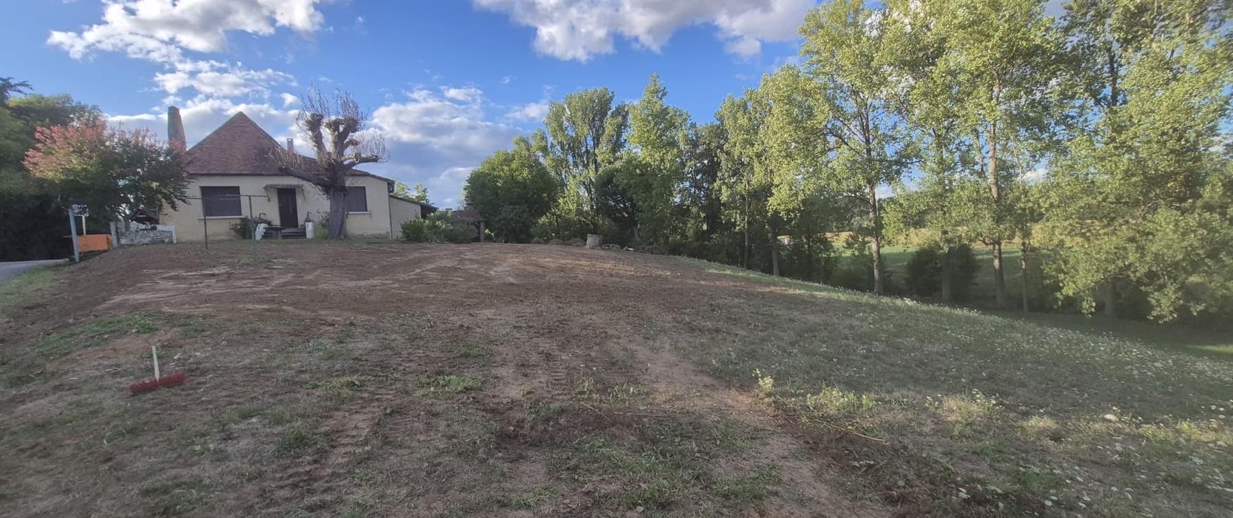 Terrain nivelé après travaux de terrassement